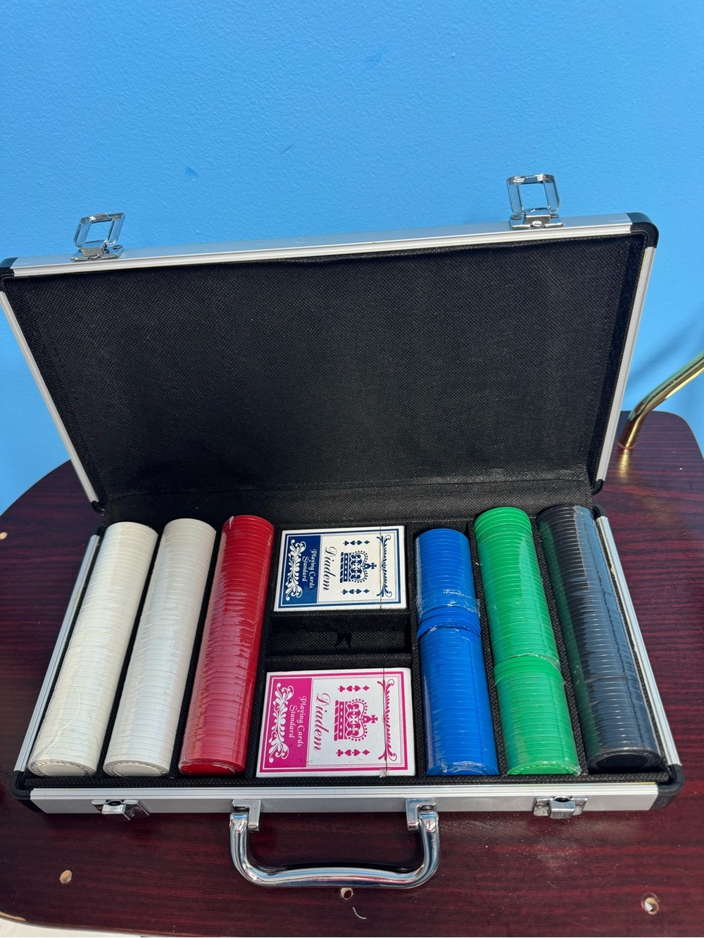 Diadem Poker Chip Set with Aluminum Case and Playing
Cards